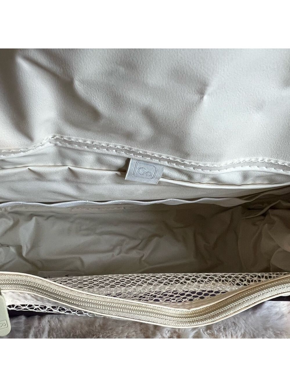 GO HANGING TOILETRY ZIPPERED BAG - Picture 8 of 10